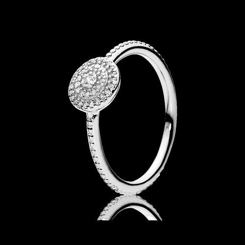 Anillo de plata con círculos concéntricos de flores de la colección primavera/verano 2016 de Pandora