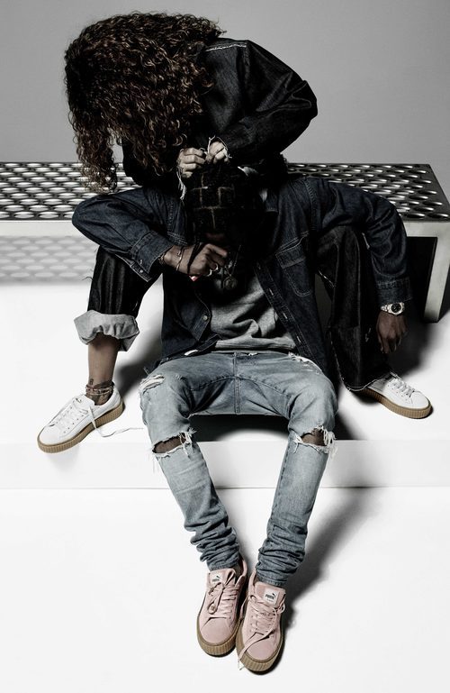 Rihanna posando en la campaña con la segunda entrega de su colección de zapatillas 'Puma by Rihanna'