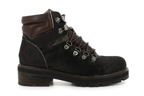 Bota de montaña negra de la colección otono/invierno 2015/2016 de Alma en Pena
