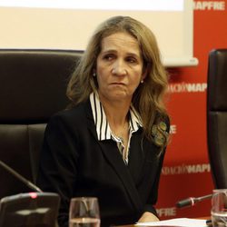 La Infanta Elena en la clausura de un debate sobre educación vial