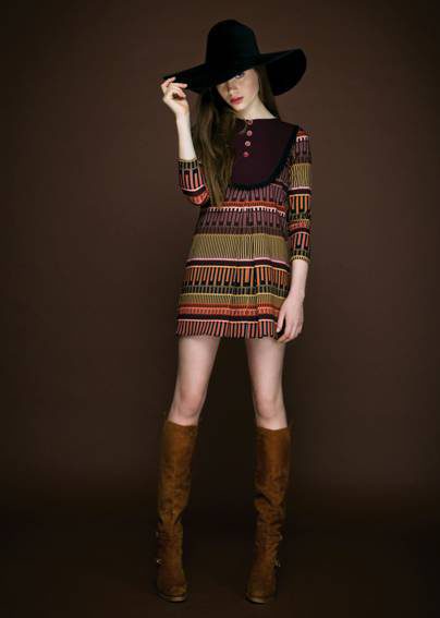 Vestido de estampado geométrico de la colección otoño/invierno 2015/2016 de Dolores Promesas