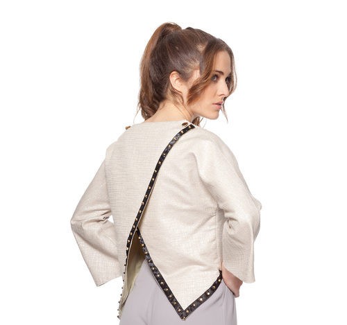 Camisa beige con espalda asimétrica de la colección otoño/invierno 2015/2016 Dorado vs. Plata de RocknRom