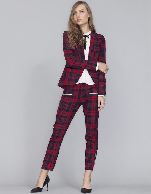 Traje de chaqueta de cuadros rojos y negros de la colección Tartán de Invierno 2015/2016 de Blanco