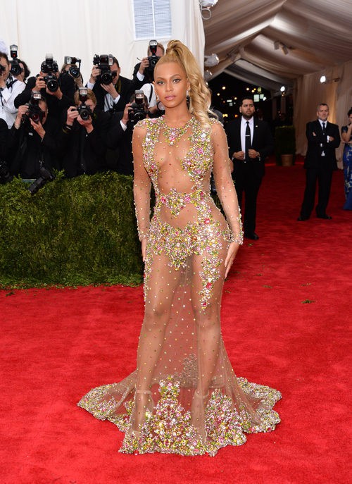 La cantante Beyoncé colabora en la realización de una colección cápsula deportiva para la firma Topshop