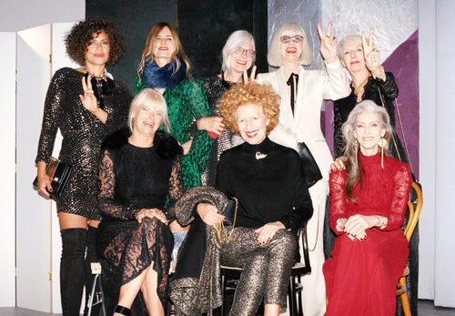 Mujeres de la campaña 'The Dinner Party' de &Other Stories temporada otoño/invierno 2015
