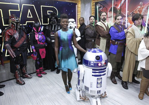 Lupita Nyongo en Good Morning America! con caracterización de 'Star Wars'
