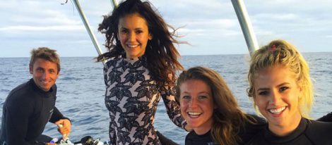 Nina Dobrev y sus amigos de vacaciones en Hawaii