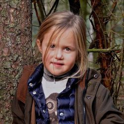La Princesa Josefina de Dinamarca celebrando su quinto cumpleaños con un posado otoñal