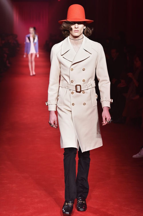 Abrigo camel de estilo trench con sombrero XXL naranja para Gucci