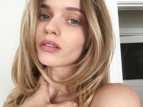 Abbey Lee es la nueva imagen de Superga Primavera/Verano 2016