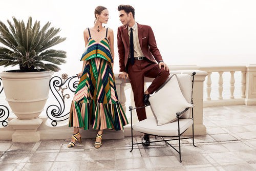 Jon Kortajarena con traje sastre marrón de Salvatore Ferragamo para la colección 'The Splendor of Life'