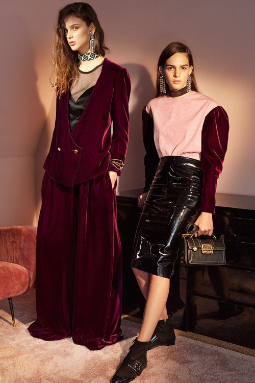Conjunto de terciopelo marsala con falda midi de charol negro de Lanvin