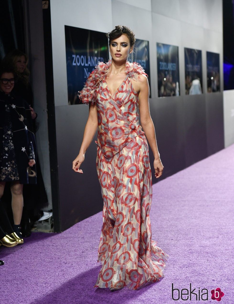 Irina Shayk desfilando en el estreno de 'Zoolander 2' en Nueva York