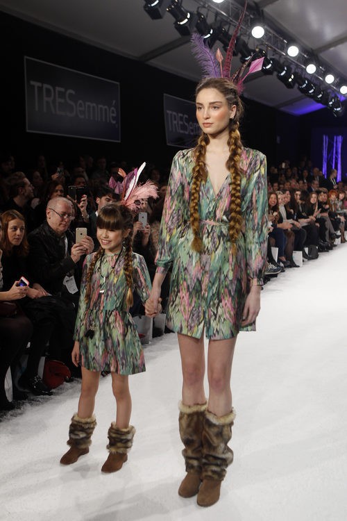 Conjuntos estampados y botas de pelo en el desfile de David Christian en la Madrid Fashion Show 2016