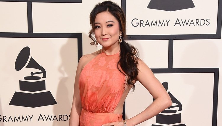 Ashley Park en la alfombra roja de los Premios Grammy 2016