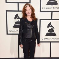 Bonnie Raitt en la alfombra roja de los Premios Grammy 2016