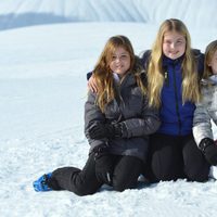 Alexia, Amalia y Ariane de Holanda posan en sus vacaciones de invierno en Austria