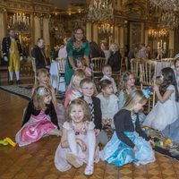 Magdalena de Suecia y la Princesa Leonor con los niños de My Big Day en el Palacio Real de Estocolmo