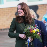 Kate Middleton, sonriente en su visita a una escuela en Londres