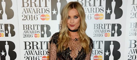 Laura Whitmore en la alfombra roja de los Premios Brit 2016