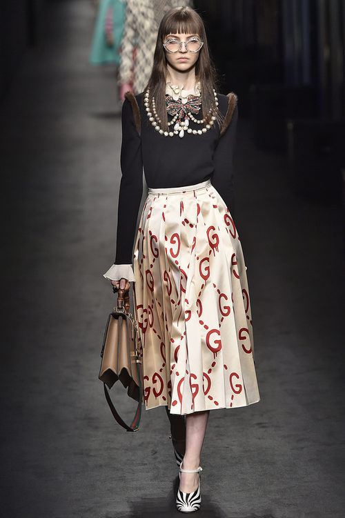 Falda plisada de Gucci en la FW de Milán para otoño/invierno 2016/2017