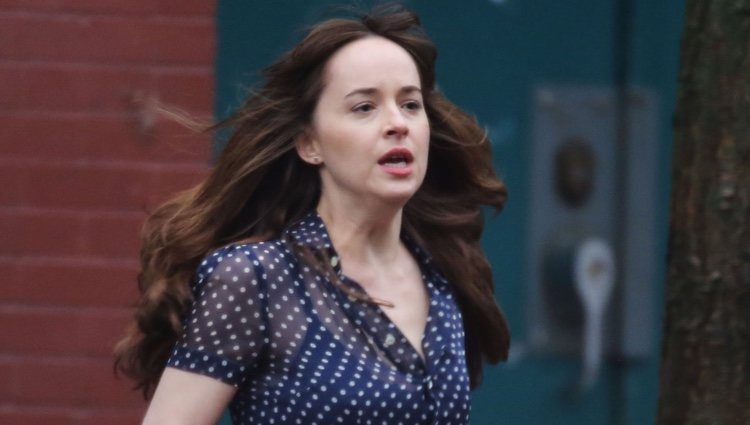 Dakota Johnson corriendo en el rodaje de 'Cincuenta sombras más oscuras'