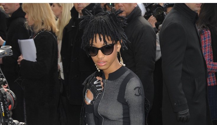 Willow Smith en el desfile de Chanel en Paris Fashion Week otoño/invierno 2016/2017
