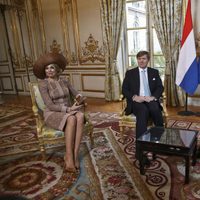François Hollande reunido en El Elíseo con Guillermo Alejandro y Máxima de Holanda
