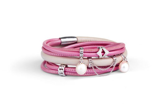 Brazalete fucsia de la colección primavera/verano 2016 de Jennifer Lopez para Endless Jewelry