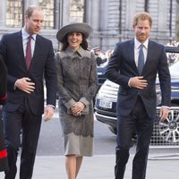 Los Duques de Cambridge y el Príncipe Harry en la misa por el Día de la Commonwealth 2016