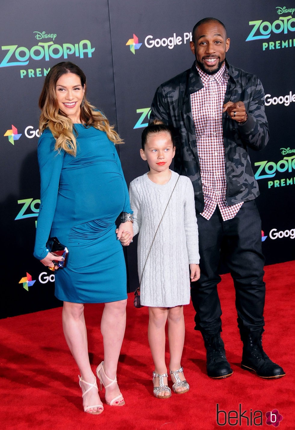 Allison Holker y su hija Weslie Renae con Stephen Boss