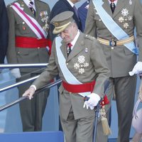 El Rey Juan Carlos con muleta el Día de la Hispanidad