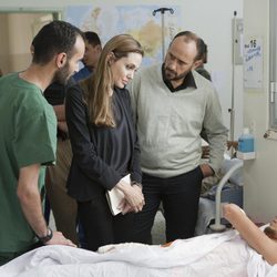 Angelina Jolie viaja en misión solidaria a Libia