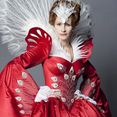 Julia Roberts, Lily Collins y Armie Hammer protagonizan la nueva versión del cuento de Blancanieves