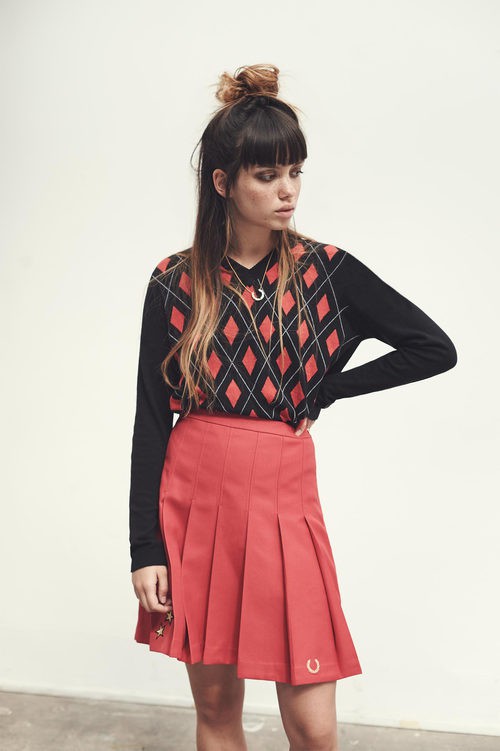 Jersey de rombos y falda escocesa de la colección de primavera/verano 2016 de Fred Perry y Bella Freud