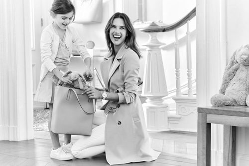 Alessandra Ambrosio posa junto a su hija en la campaña Mother's Day 2016 Michael Kors