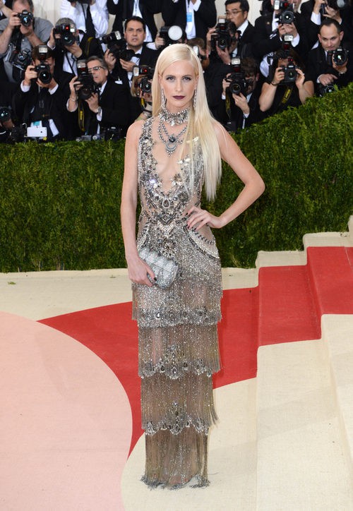 Poppy Delevingne en la alfombra roja de la Gala Met 2016