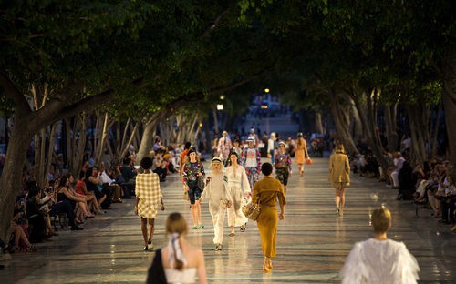 Desfile de Chanel en la presentación de la colección Crucero 2017 en La Habana