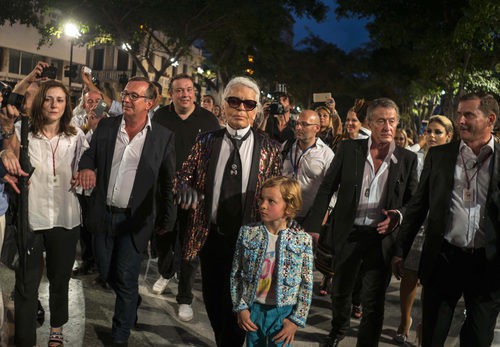Karl Lagerfeld en el desfile de la colección Crucero 2017 de Chanel en Cuba
