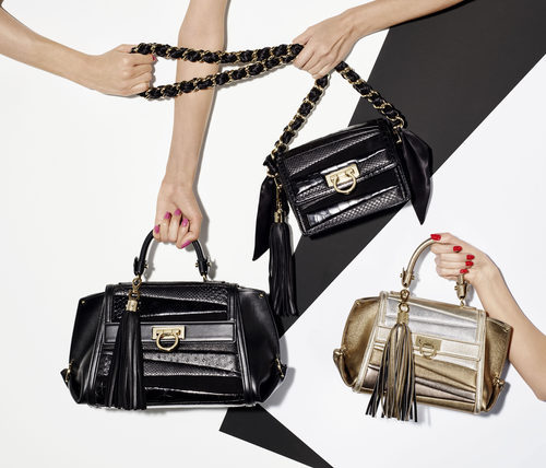 Pieza promocional bolsos negros y metalizados de la colección de Sara Batagglia para Salvatore Ferragamo