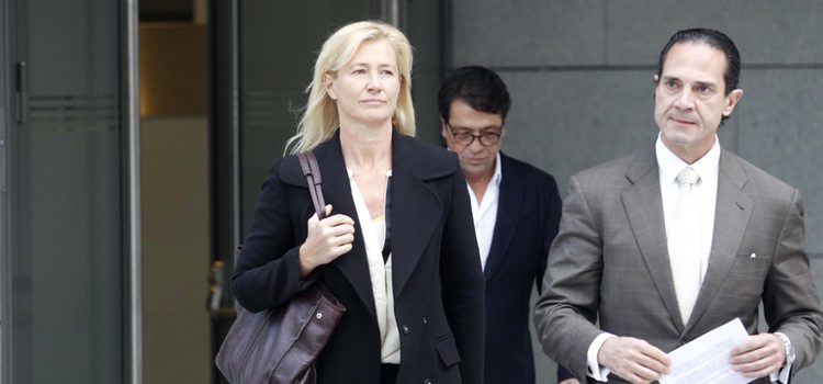 Ana Duato en la Audiencia Nacional recogiendo la notificación por supuesto fraude fiscal