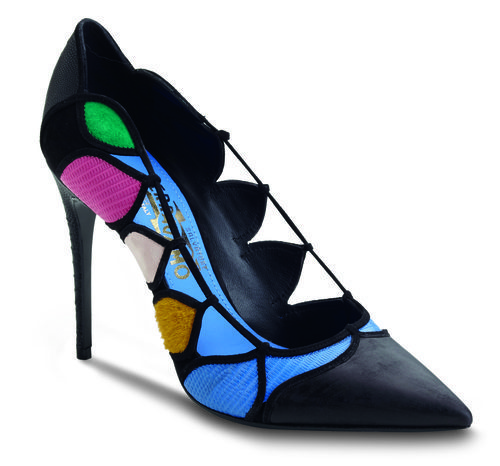 Stilettos negros con detalles en colores en gamuza, cuero y peluche de la colección otoño 2016 de Salvatore Ferragamo