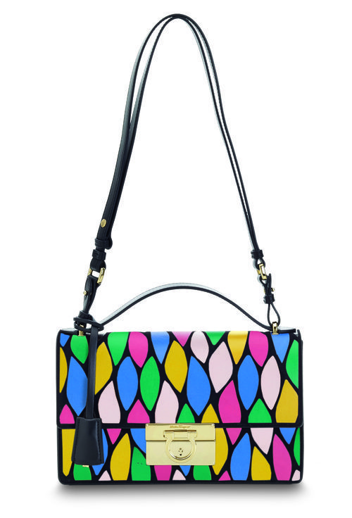 Bolso de colores de los complementos de la colección otoño 2016 de Salvatore Ferragamo