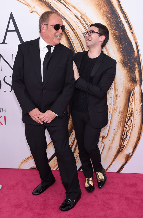 Michael Kors y Christian Siriano en la alfombra roja de los Premios CFDA Fashion 2016
