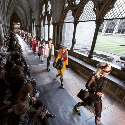 Carrusel desfilando para Gucci en el desfile Crucero 2017