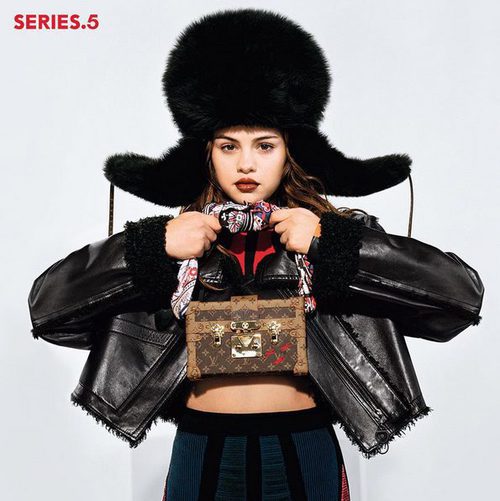 Selena Gomez posando para la línea 'Series 5' de Louis Vuitton