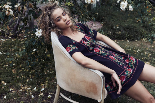 Vestido de manga corta negro con estampado floral de la colección Primavera/Verano 2016 de Free People