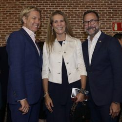 James Costos, Michael S. Smith y la Infanta Elena en la celebración del Día de la Independencia de Estados Unidos