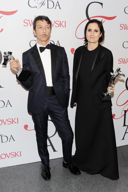 Pierpaolo Piccioli y Maria Grazia Chiuri en los CFDA 2015