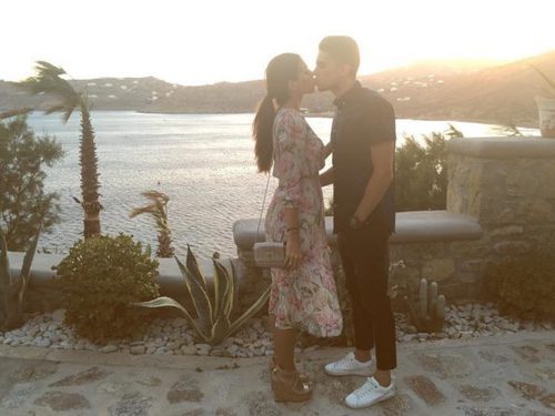 Melissa Jiménez con un vestido floral estampado de Zara